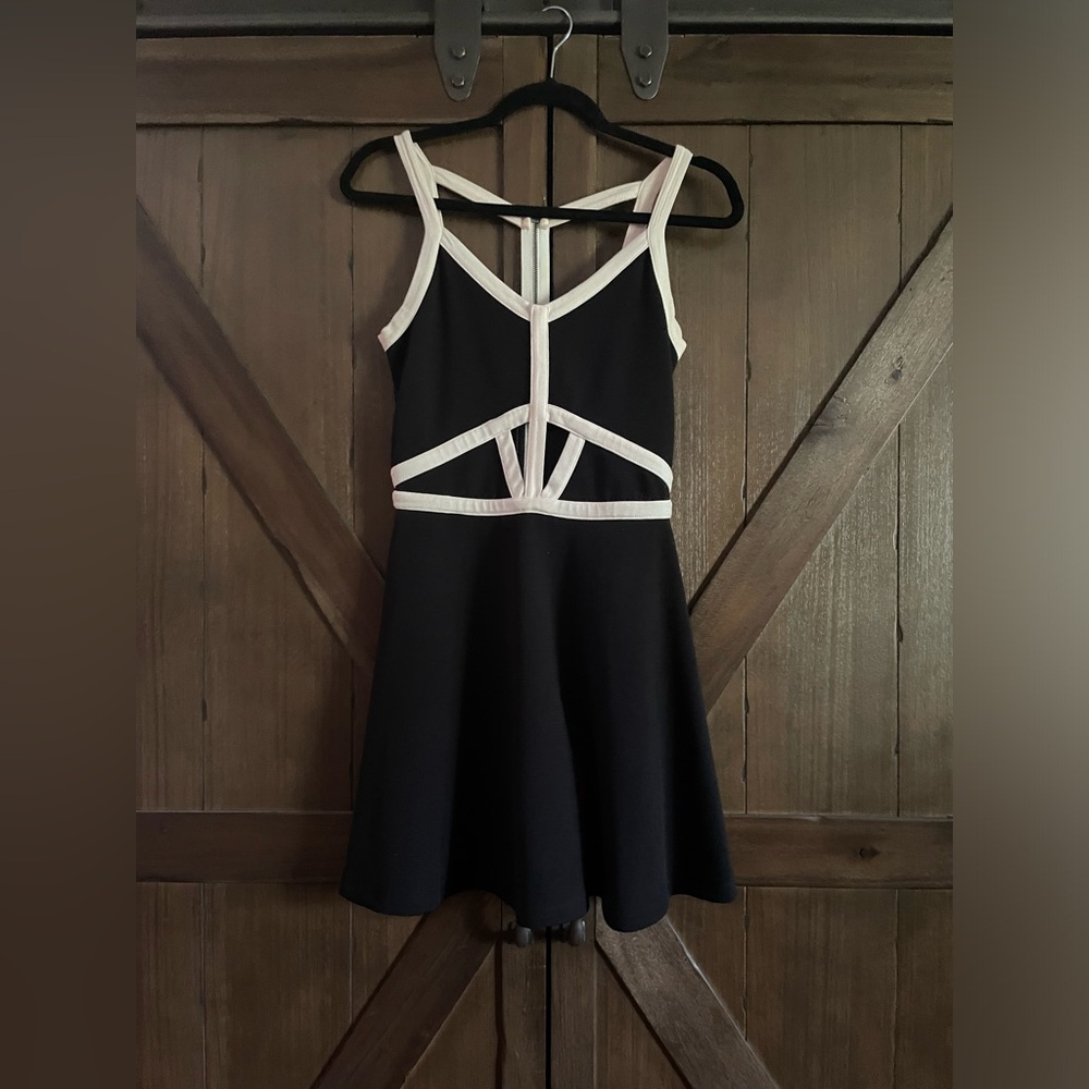 Y2K era Black and White A-Line dress with Keyhole